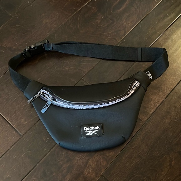 Reebok Other - Reebok belt bag